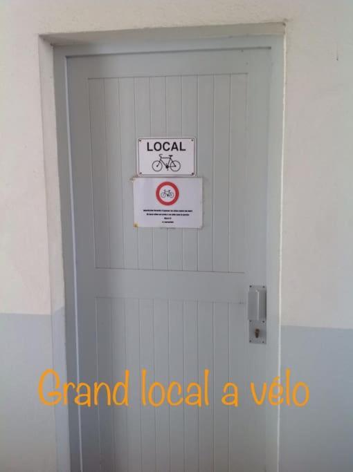 Eole, Idealement Situe Sur Le Port De St Martin De Re Saint-Martin-de-Re Bagian luar foto